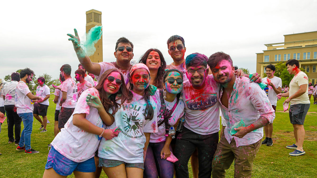 Students enjoying holi celebration on ϲʹ̳ Campus