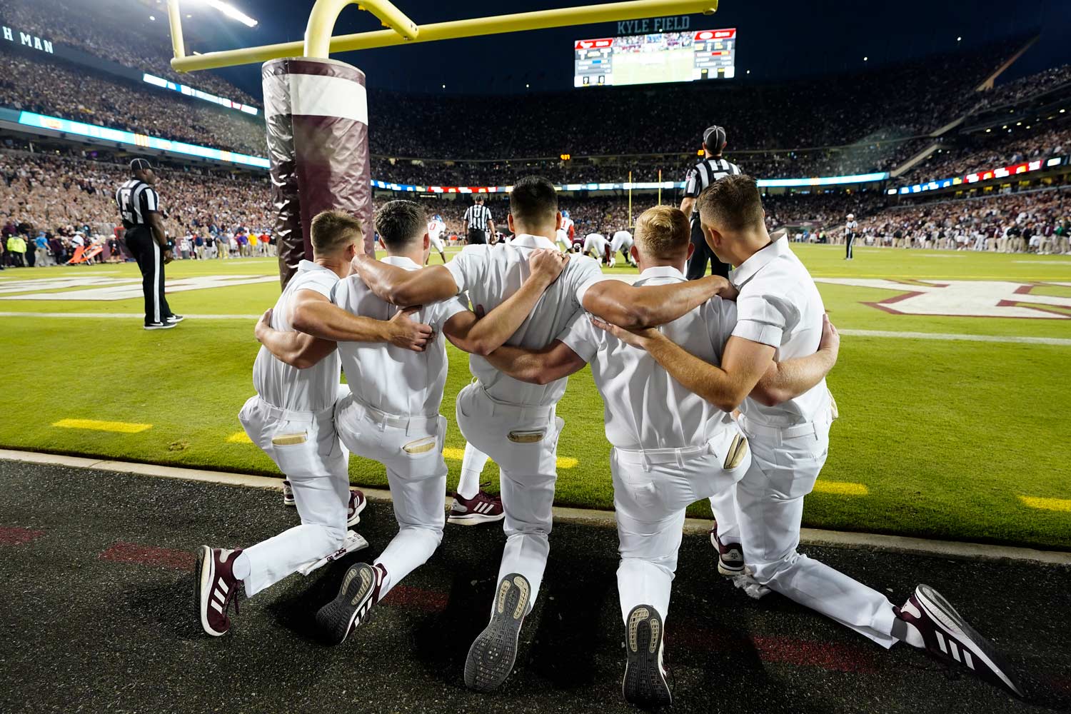 The ϲʹ̳ Yell leaders prep for kickoff in the endzone of Kyle Field
